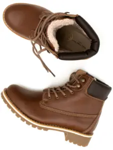 Insulated vegan dock boots